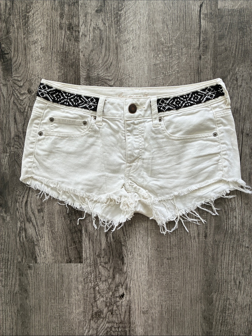 American Eagle Frayed Denim Shorts with Embroidered Waistband ✧ Size 6